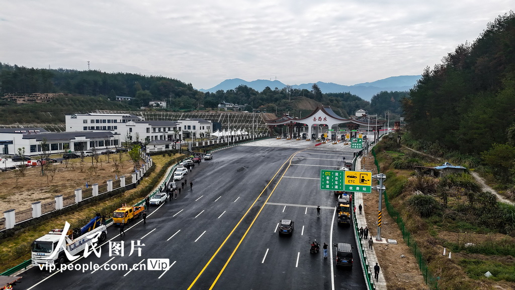  Yuexi, Anhui: Wuyue Expressway was completed and opened to traffic