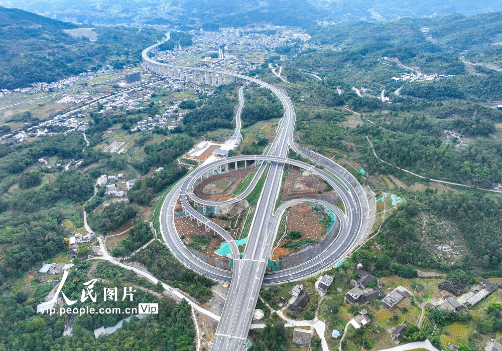 宜宾至威信高速公路（四川境）建成通车