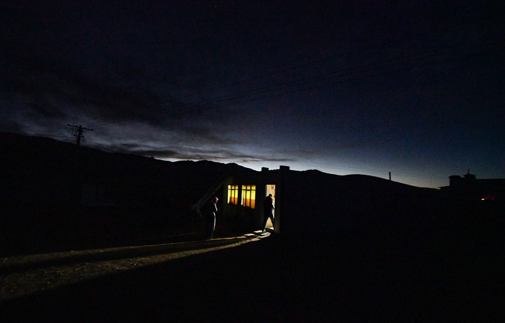 這是西藏當雄縣納木湖鄉達布村冬季放牧點的夜晚（11月10日攝）。新華社記者 晉美多吉 攝