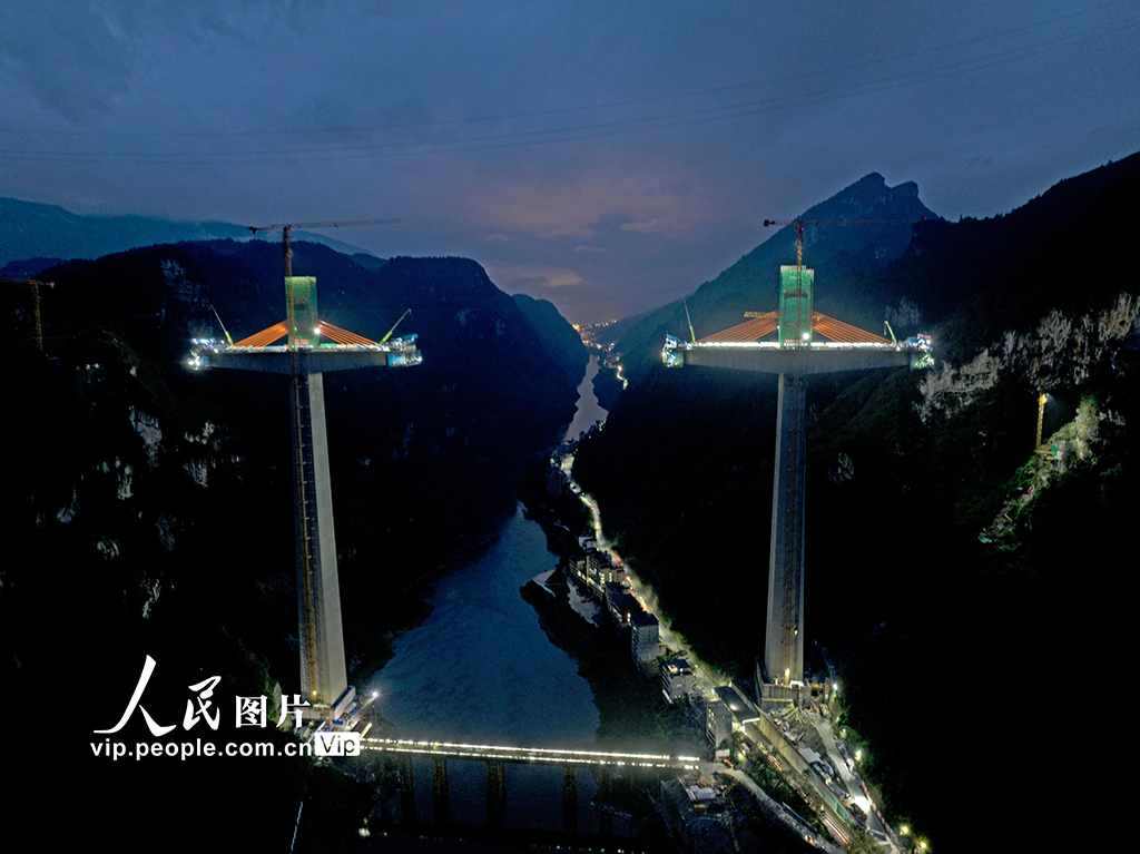 重庆彭水：大桥建设如火如荼