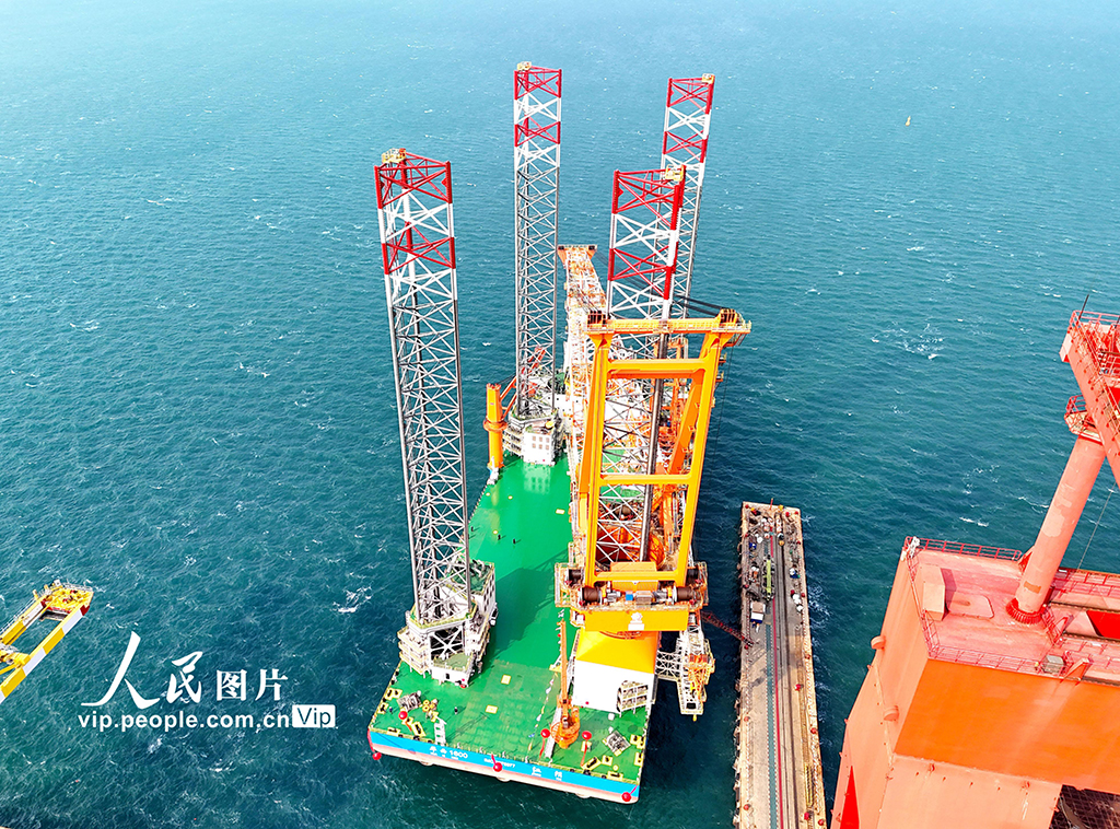 山东青岛：1600吨海上风电安装平台交付【2】