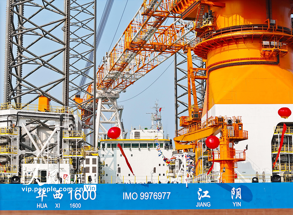 山东青岛：1600吨海上风电安装平台交付【3】