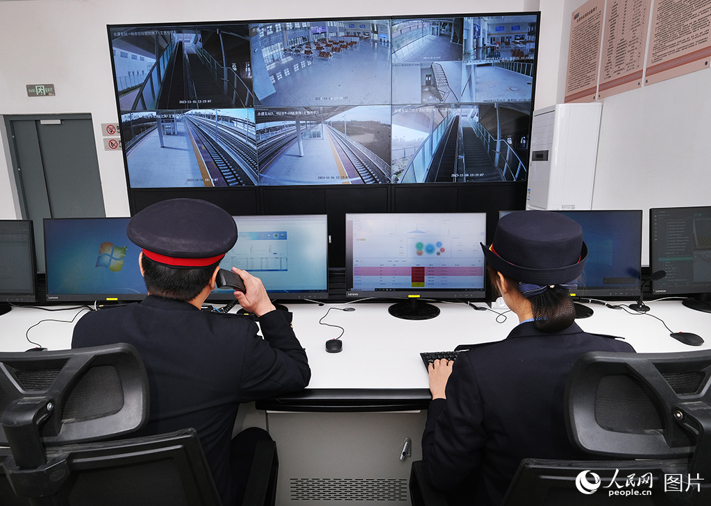 ���嶫վ������Ա���ڳ�վ���ȼ����ֵ����ҵ��