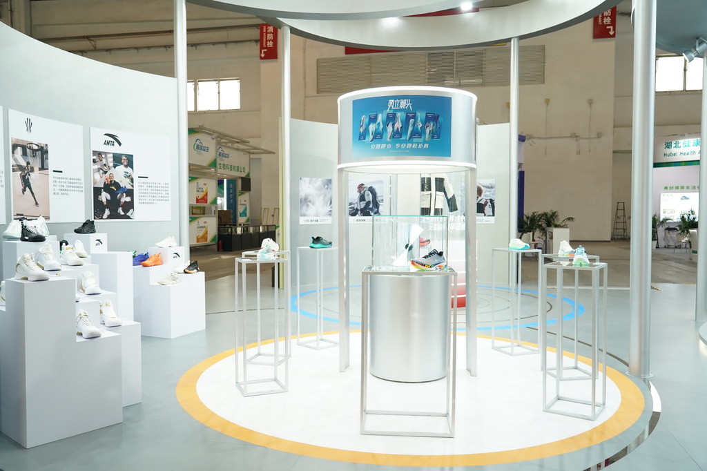 11��26�����й����ʹ�Ӧ���ٽ������ὡ��������չ������İ�̤չλ��