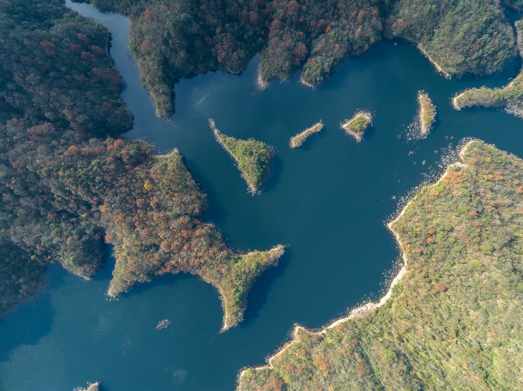 这是11月28日拍摄的贵州大沙河国家级自然保护区景色（无人机照片）。新华社发（吴常琛 摄）