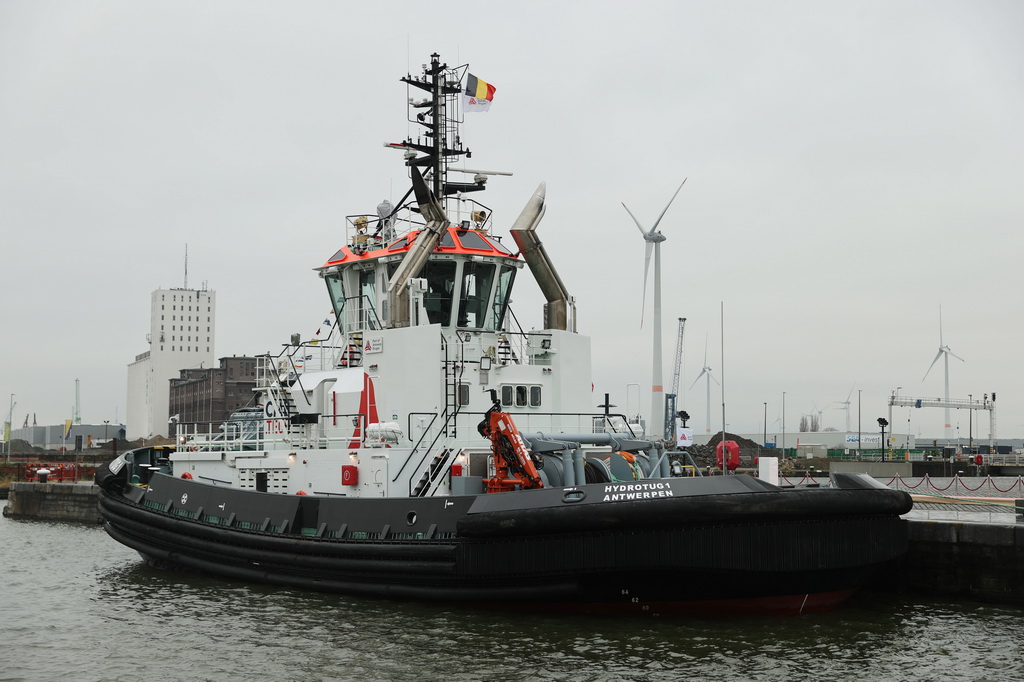 這是12月12日在比利時安特衛普-布魯日港拍攝的氫動力拖船。