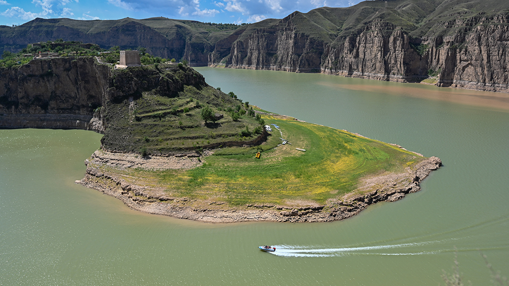 這是山西省與內蒙古自治區交界處的黃河老牛灣（2023年8月24日攝）。