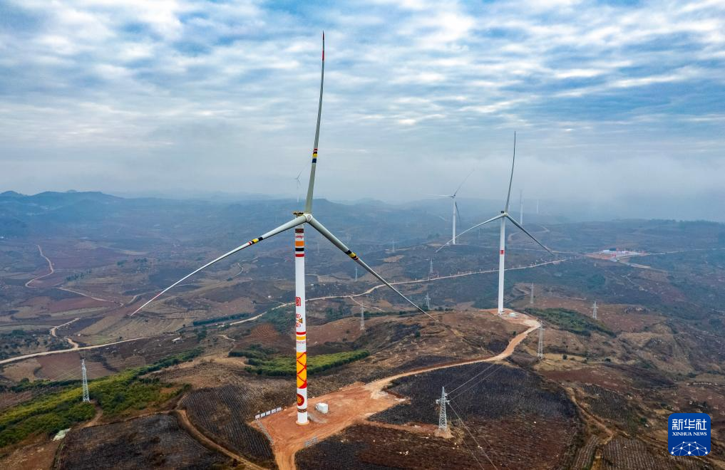 這是12月23日拍攝的位於文山州丘北縣的錦屏西風電項目（無人機照片）。