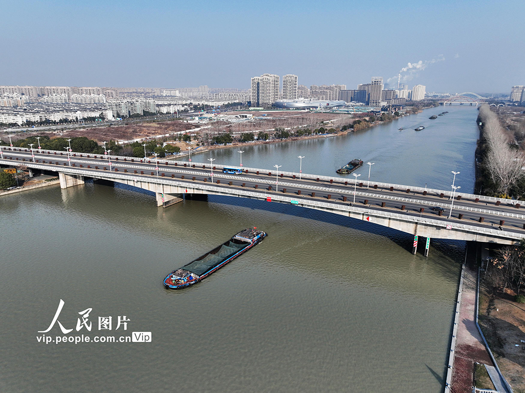 江蘇揚州：京杭大運河冬季保供運輸忙