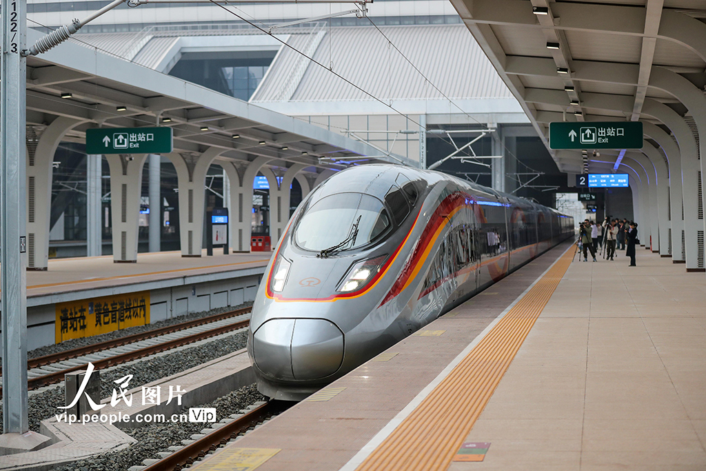  Sichuan: Chengdu Ziyang Yichang High speed Railway is open to traffic
