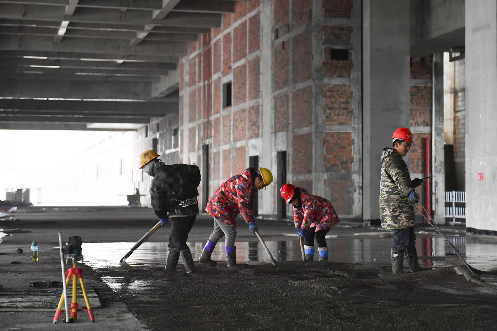  1月2日，中鐵建工工人在長沙西站項目建設工地作業。新華社記者 陳振海 攝