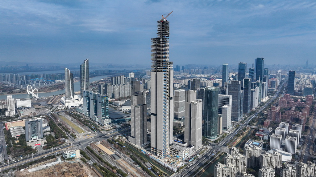 這是1月16日拍攝的南京金融城二期（東區）項目主體結構（無人機照片）。