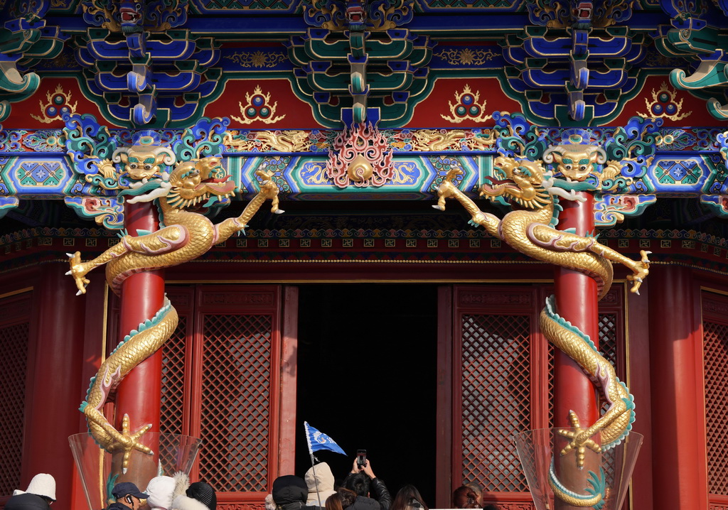 1月19日拍攝的沈陽故宮建筑上的金龍盤柱。新華社記者 李鋼 攝