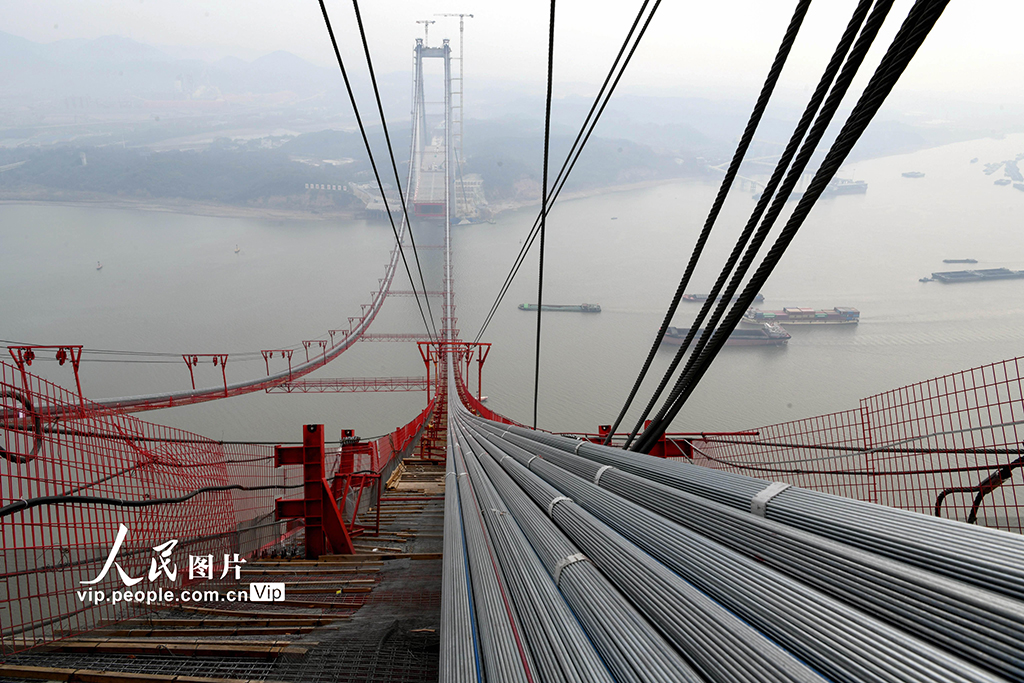 安徽：京台高速銅陵長江公鐵大橋主纜全部架設完成