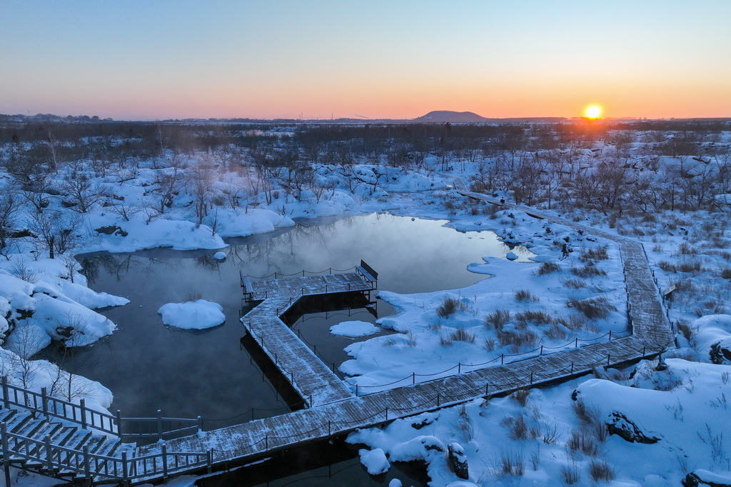 這是1月29日拍攝的五大連池世界地質公園溫泊景區冬日雪景（無人機照片）。