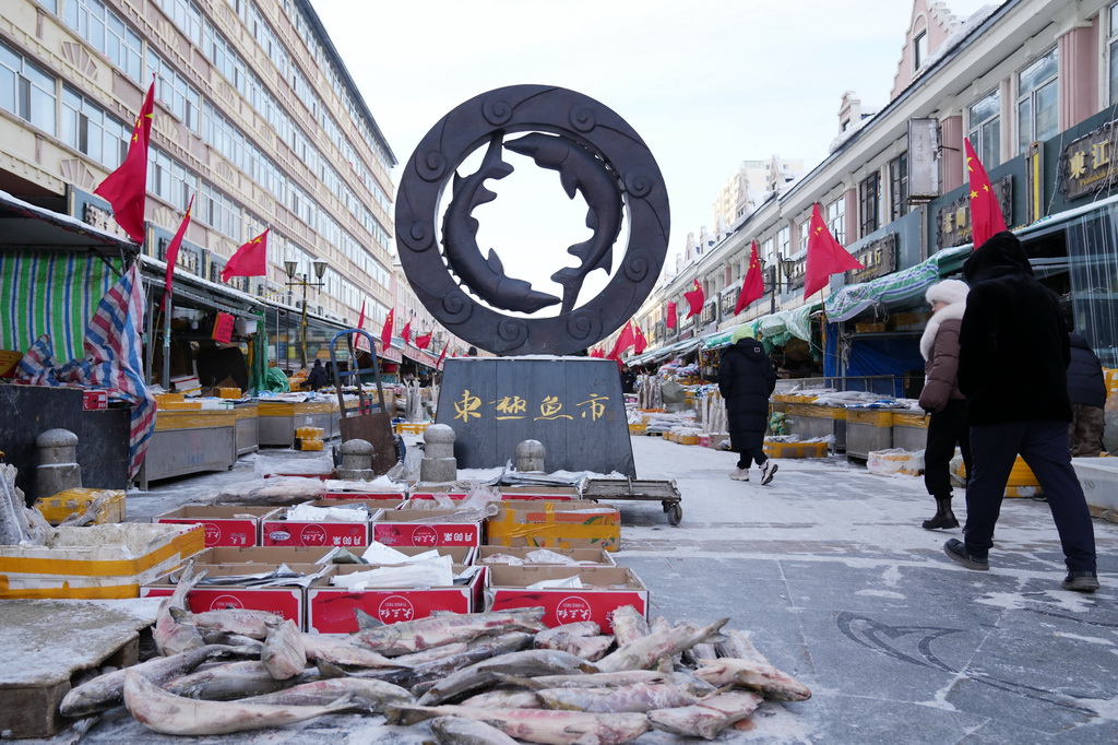 春節臨近 “中國淡水魚都”百年魚市銷售旺