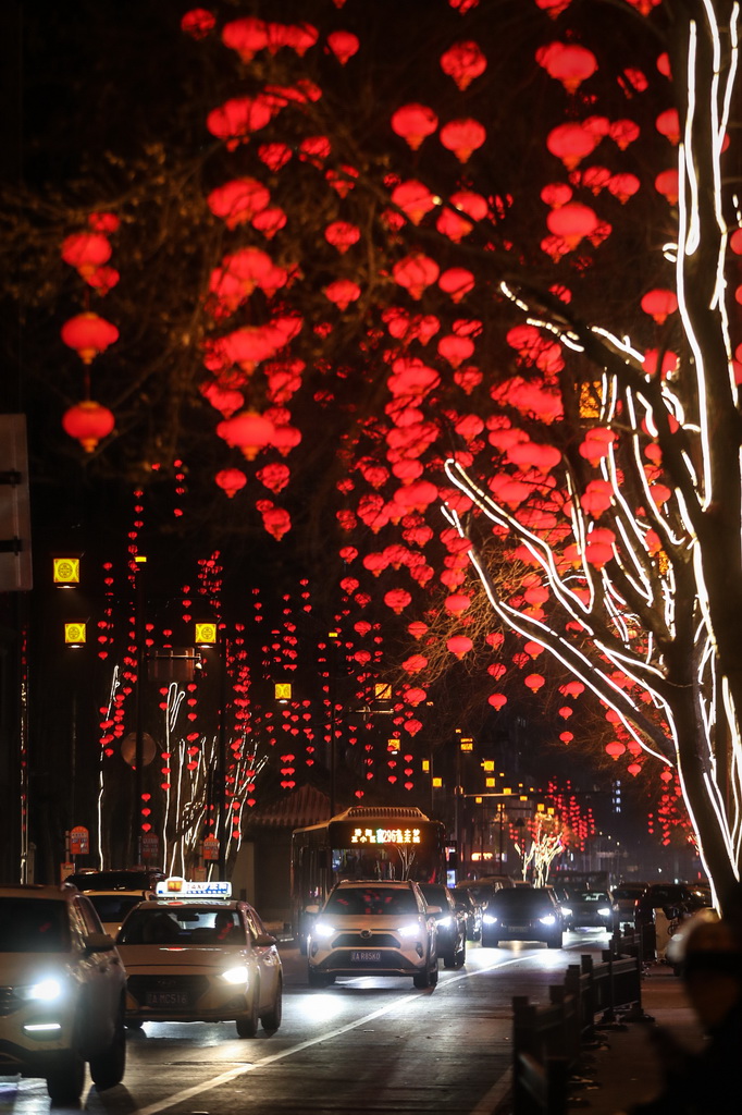 這是2月3日拍攝的沈陽中街附近的夜景。