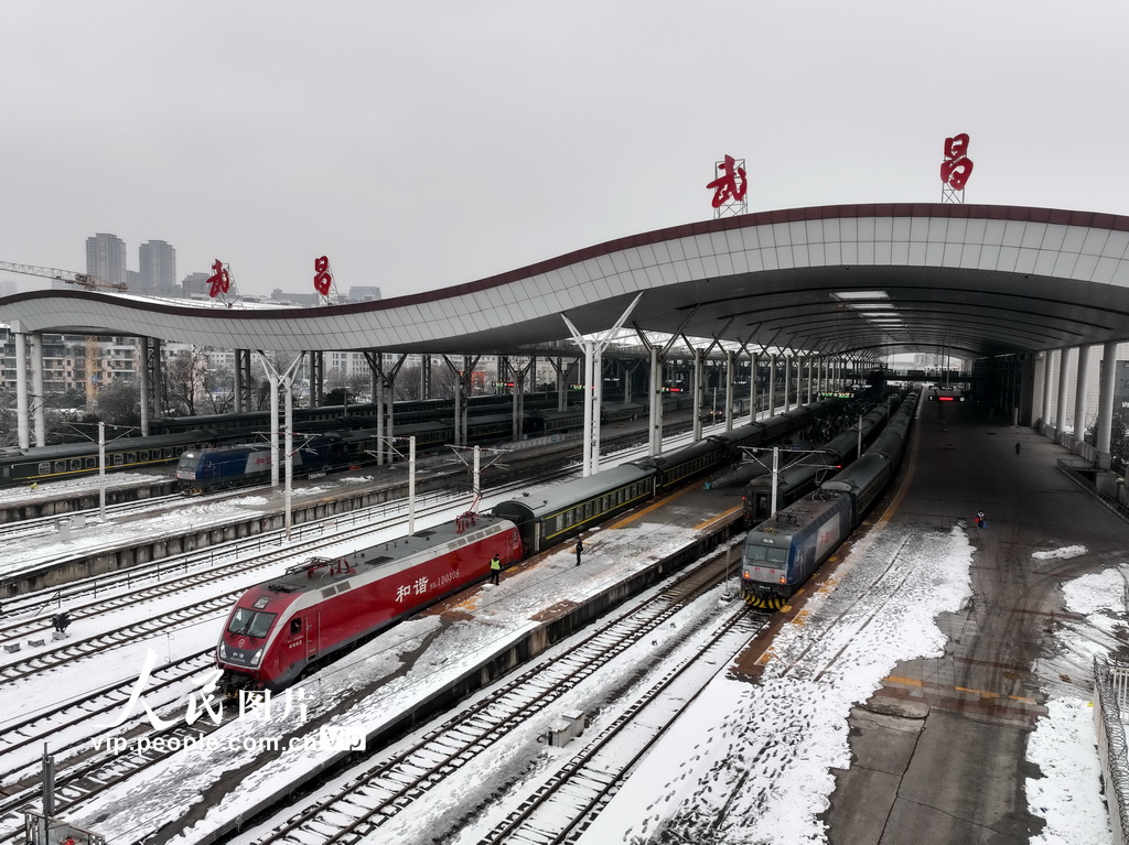 武昌火車站列車逐步恢復開行