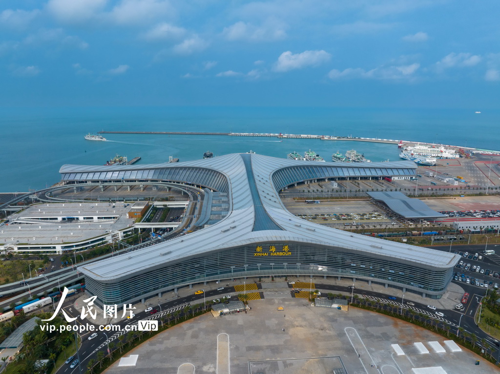 2024年2月6日，繁忙的海南海口新海港。