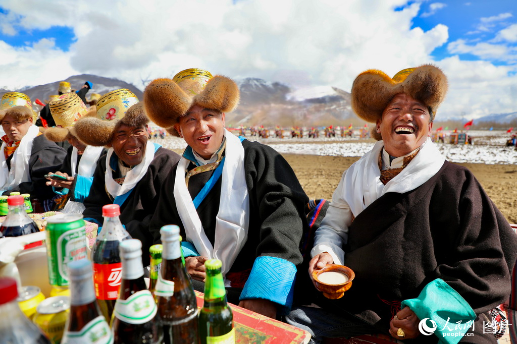 2023年3月16日，拉萨市墨竹工卡县莫冲村正在举行一年一度的春耕仪式。春耕在西藏农民的眼中，是一年之中最为隆重的农事活动，会举行盛大的春耕仪式，祈福一年的丰收。人民网 次仁罗布摄