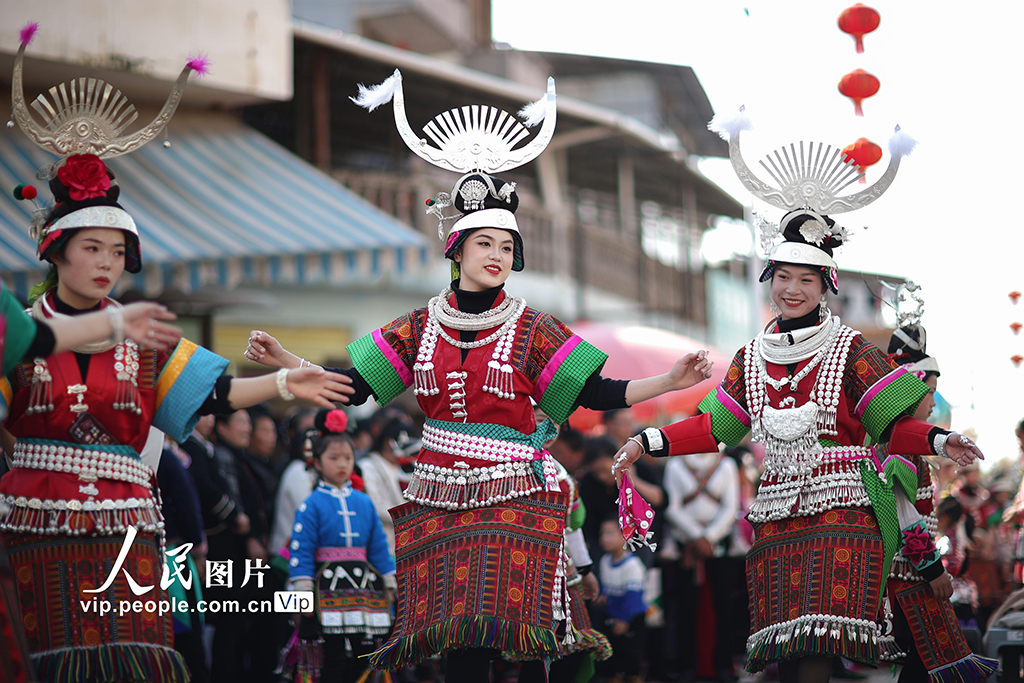 貴州丹寨：春天裡的盛裝舞會