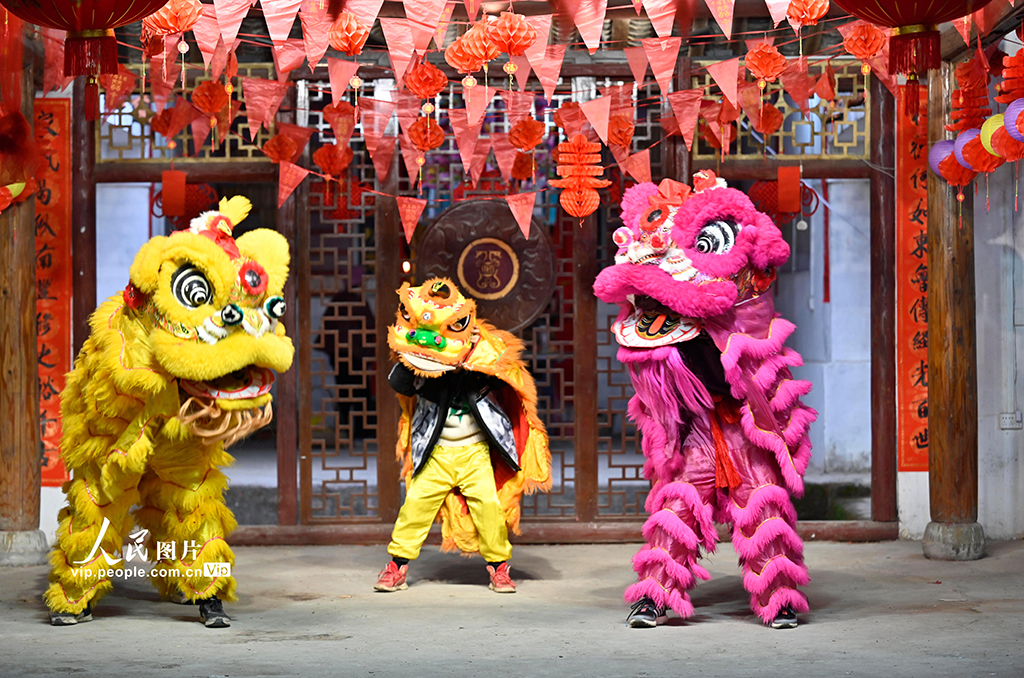  Liujiang, Guangxi: The Lion Dance Dream of Rural Youth Teams