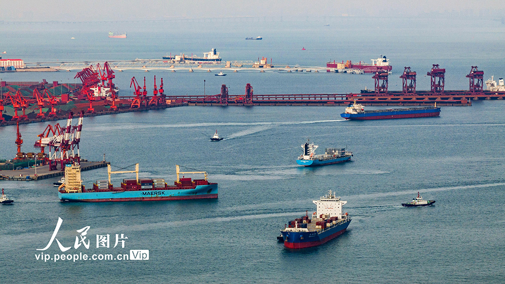 ɽ���ۿ��ൺ��ǰ�弯װ����ͷ����װ������æ��4��