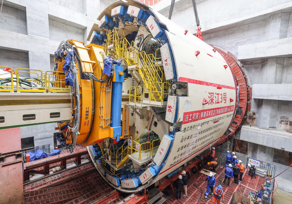 2��28�գ�ʩ����Ա�ڵ�װ�ֳ������������š��ܹ����ĵ���λ�á�