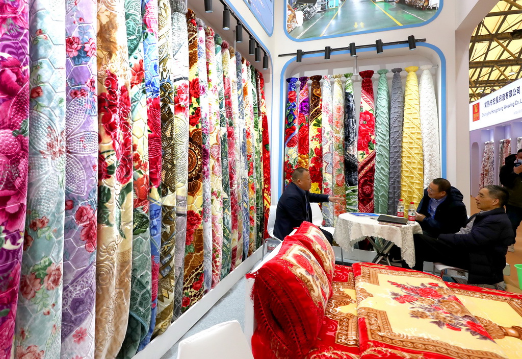 3��1�գ�չ������һ��ë̺��ҵչ̨�Ͻ���Ǣ̸��