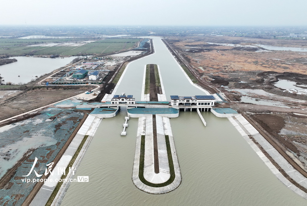 2024年3月1日，建設中的淮河入江水道整治邵伯湖西邗江方巷小運河防洪完善工程。