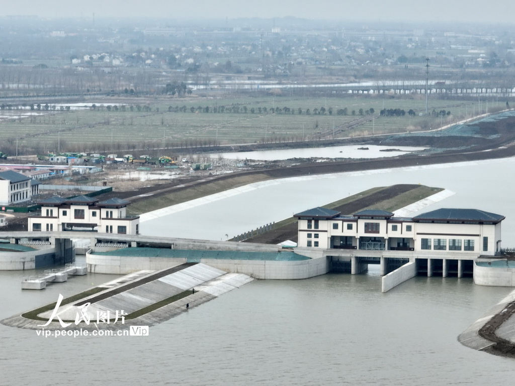 2024年3月1日，建設中的淮河入江水道整治邵伯湖西邗江方巷小運河防洪完善工程。