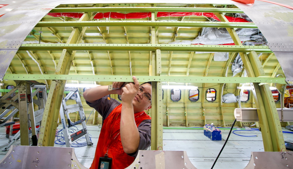 3��11�գ��ں���һվʽ�ɻ�ά�޲�ҵ���ض�����⣬�����������´��»��ɻ�ά�޷������޹�˾�Ĺ�����Ա�ڼ��޷ɻ����»������ ����ܿ ��