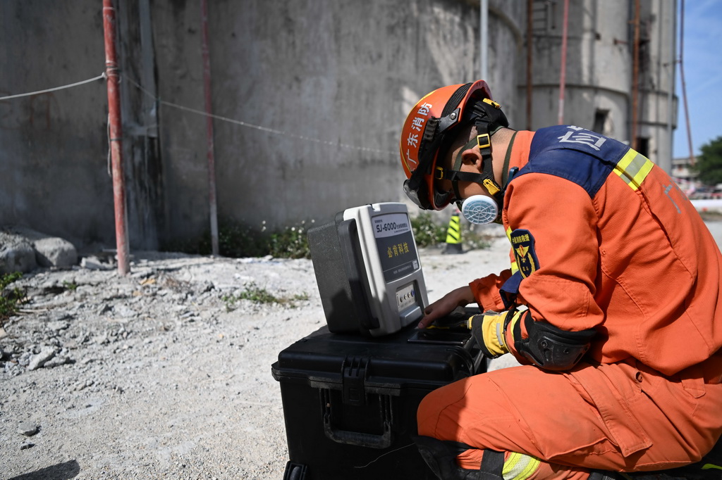 3��20�գ�����Ա�������ֳ���������̽���豸��