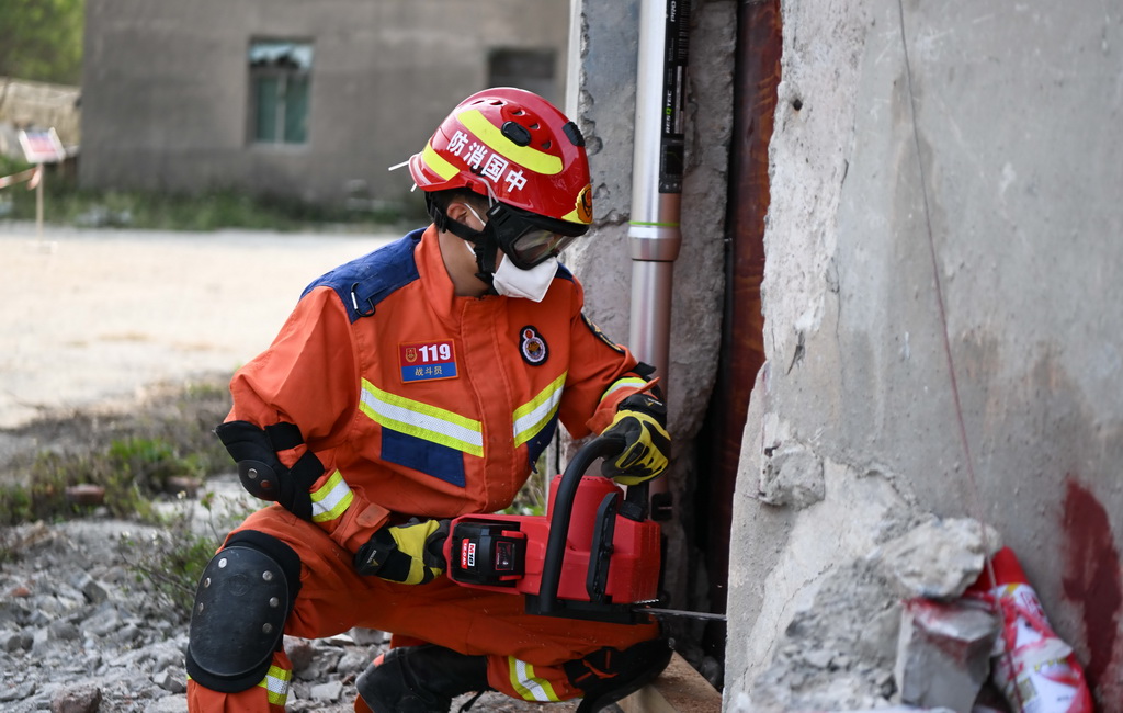 3��20�գ�����Ա�ڽ������޿ռ��Ʋ��Ԯ������
