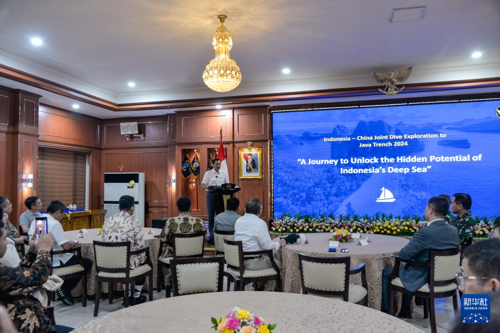 3月22日，在印度尼西亞雅加達丹戎不碌港，印尼海洋與投資統籌部長盧胡特在“中印尼爪哇海溝聯合科考”慶祝儀式上致辭。