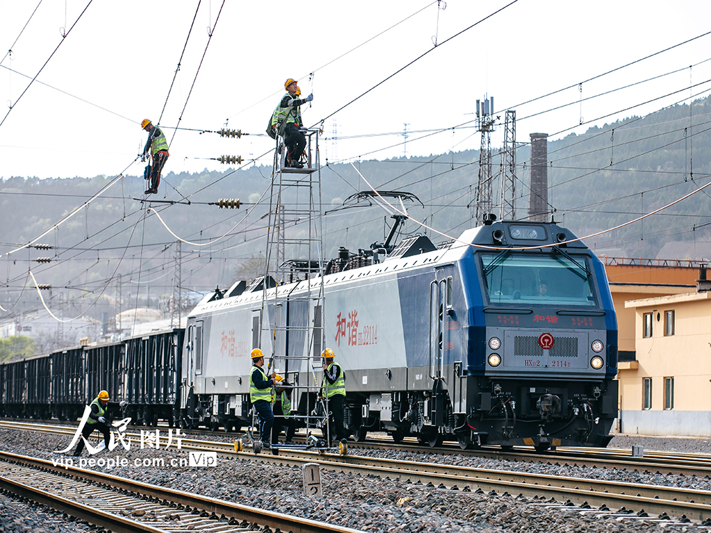 陝西寶雞：檢修鐵路供電 護航清明假期安全出行【3】