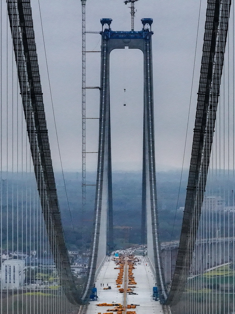 這是4月3日拍攝的龍潭長江大橋（無人機照片）。