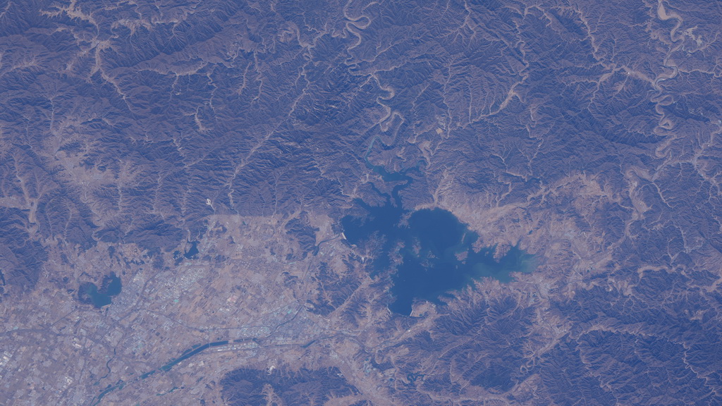 ��������ʮ�ߺź���Ա���鲨���й��ռ�վ����ı�������ˮ�⡣