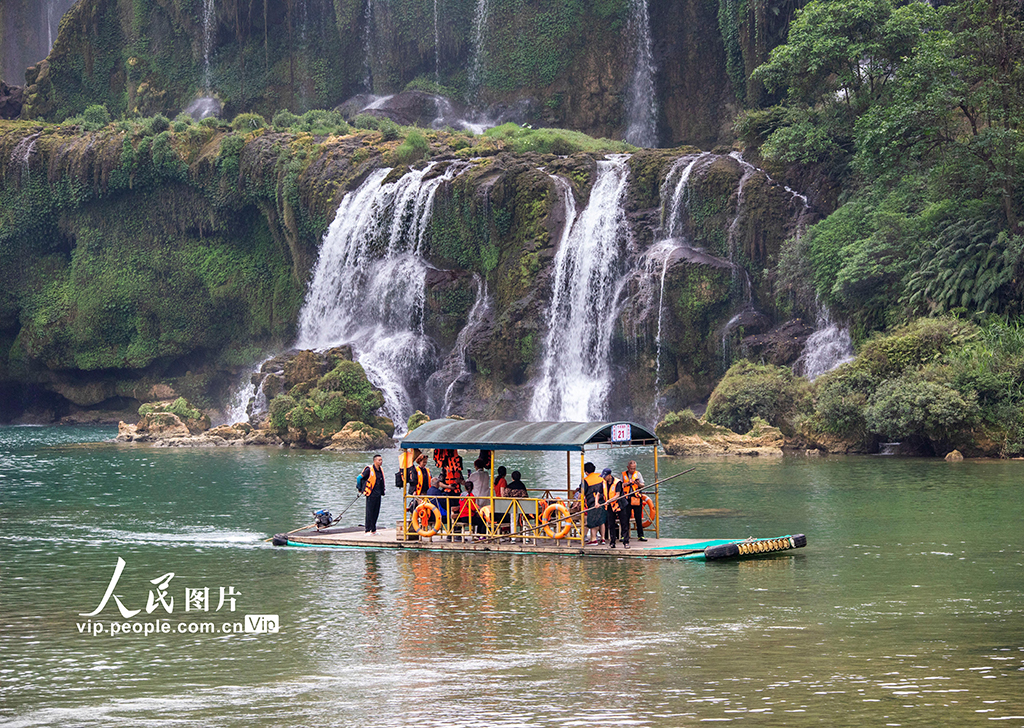  Guangxi Daxin: Waterfall Drunk Tourists