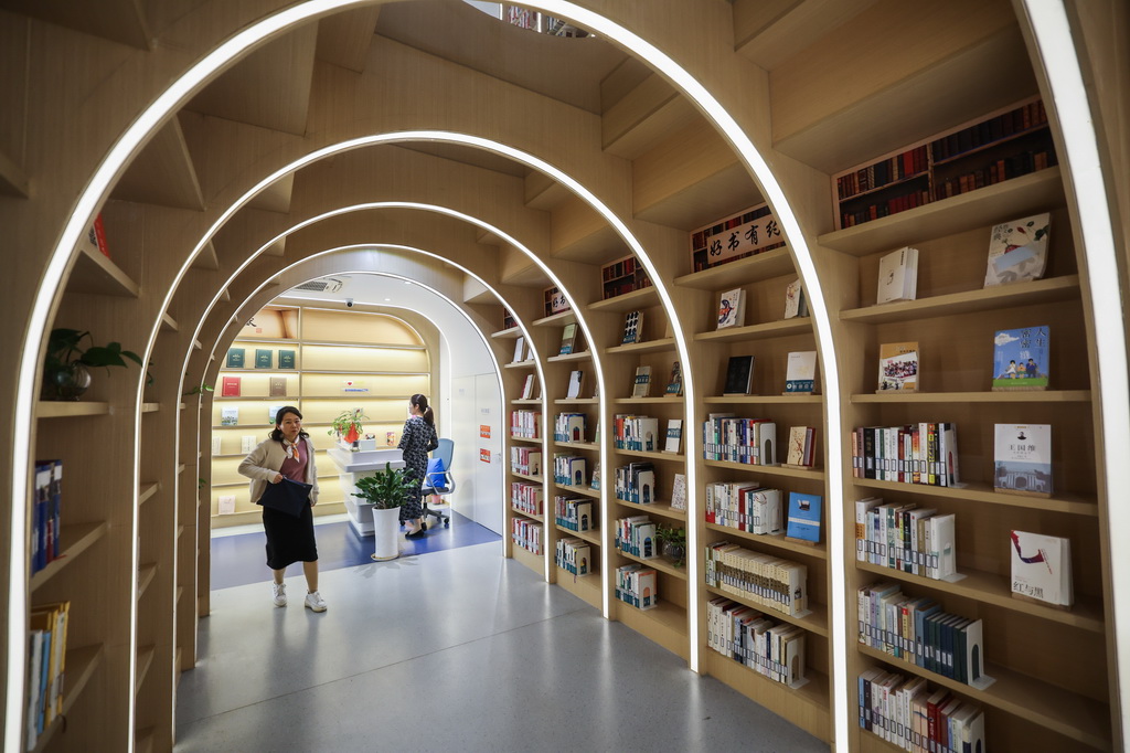 4��16�գ��������������Ϻ�����դ�ֵ��Ͻ������ǻ��鷿����ͼ�顣