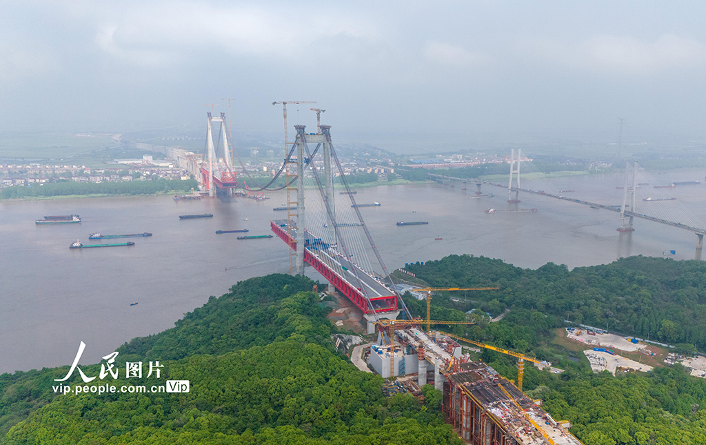 安徽G3銅陵長江公鐵大橋進行主跨鋼梁施工作業【6】