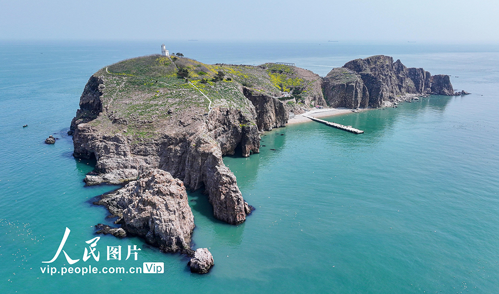 2024年4月18日，俯瞰山東省榮成市海驢島全景。