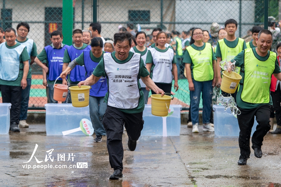 2024��4��20�գ��㽭ʡ�𻪿�����������ó´壬�˶�Ա�ڽ���ľͰ��ˮ������