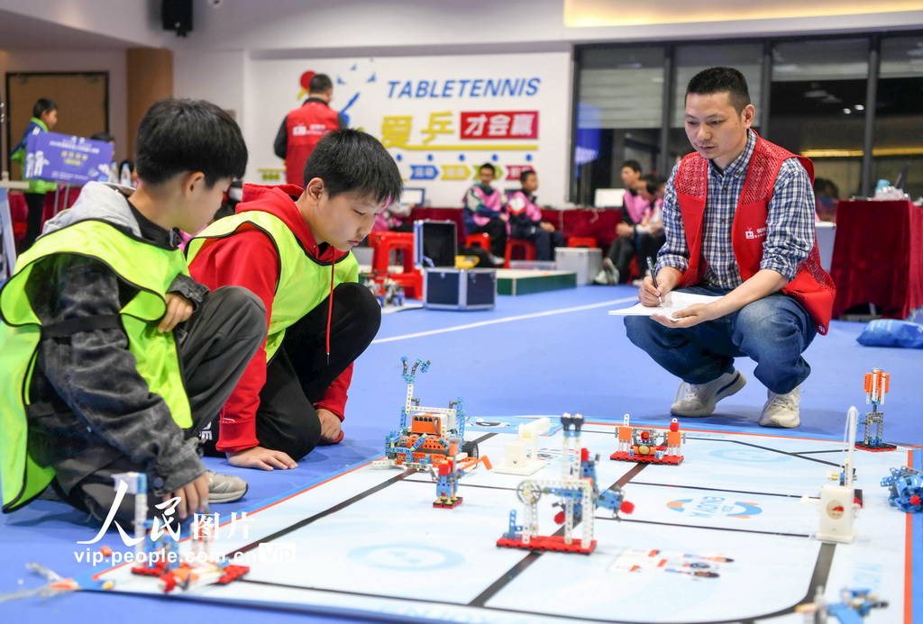 安徽銅陵：青少年機器人競賽舉行【3】