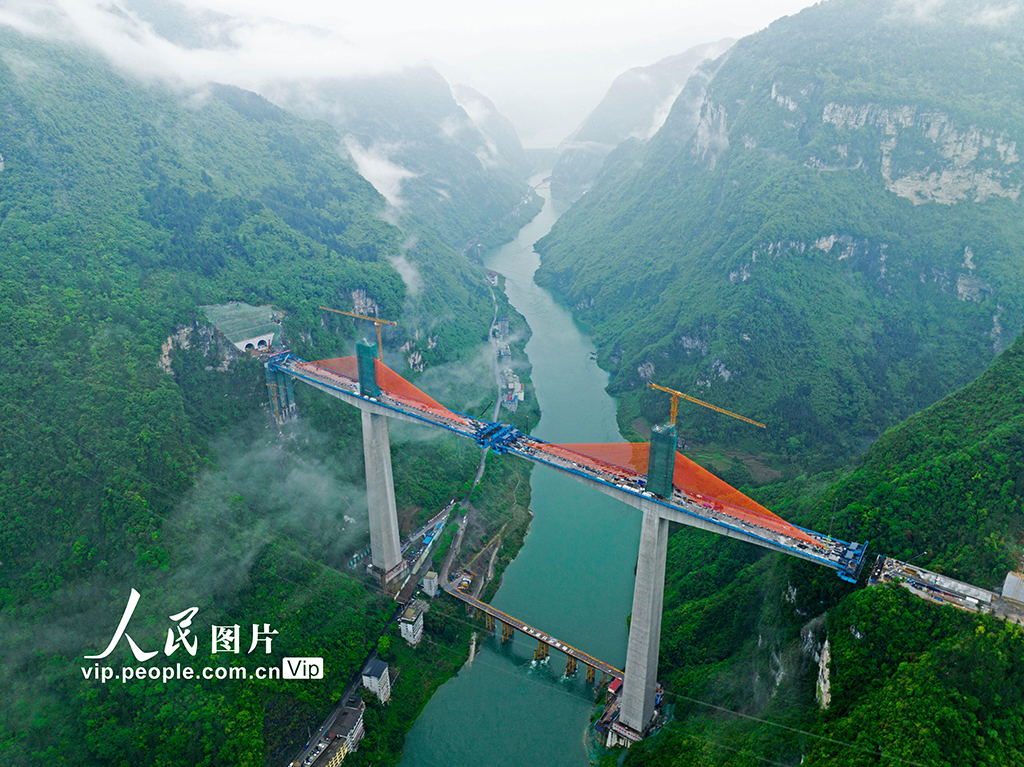 重庆彭水：磨寨乌江特大桥建设进入冲刺阶段