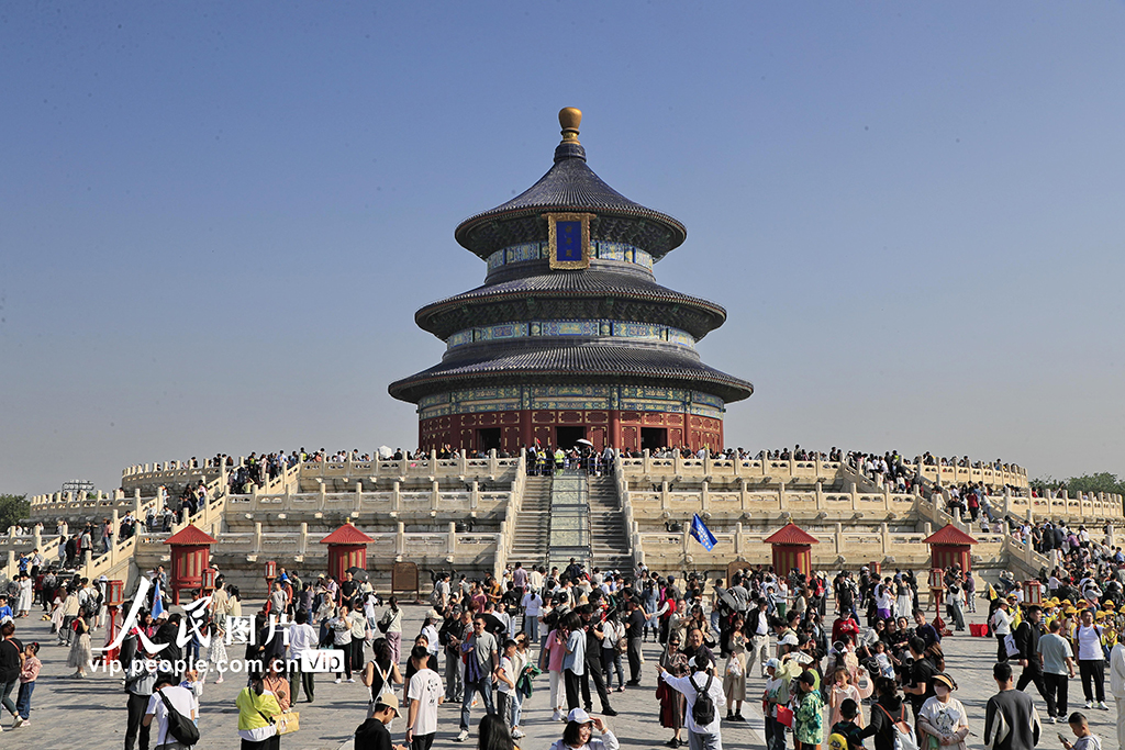 Beijing: Temple of Heaven Park welcomes a large passenger flow