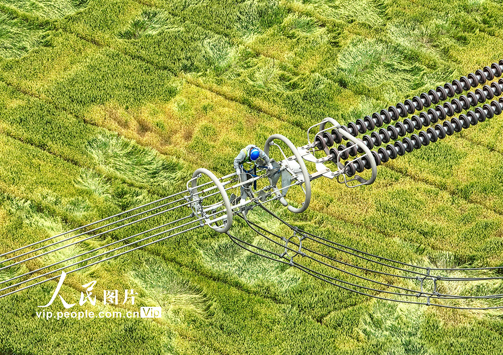  Chizhou, Anhui: Power artery for air overhaul and power transmission from west to east