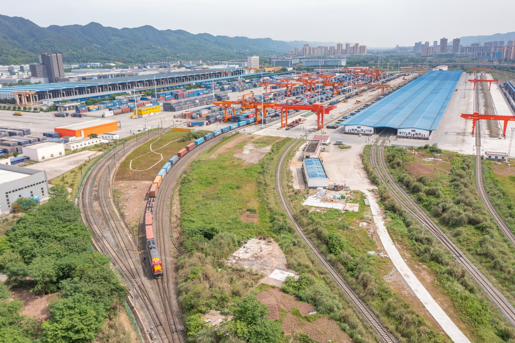  Chongqing International Logistics Hub Park is busy