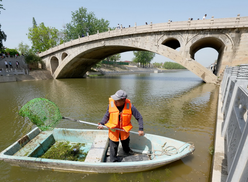 �����ž����Ĺ����ں������Ư����ˮ�ݣ�4��25���㣩���»������ ��ع�� ��