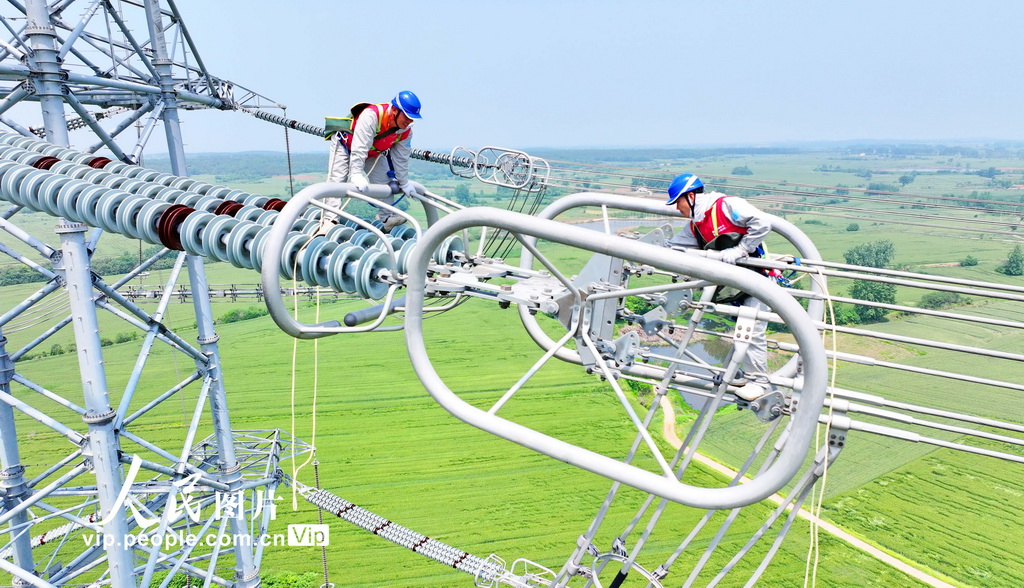  Chuzhou, Anhui: Summer inspection of UHV main artery of "Anhui power transmission to the east"